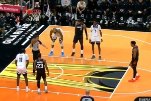 嚇人呀！鄧恩空切單臂要隔扣被戈貝爾犯規(guī) 平拍在地好在無礙