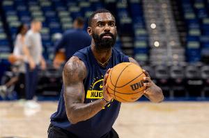 狀態(tài)回暖！小哈達威第三節(jié)2中2拿到5分籃板