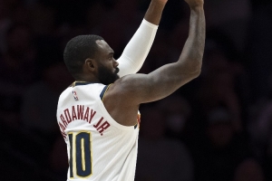 趕快找外線手感呀！小哈達威半場7中3&三分4中1拿到7分2板