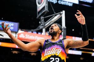 突然就追上了！森林狼連續(xù)失誤 古德溫三分+反擊上籃追到差1分