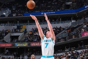 又是盡力局！4號(hào)秀克尼佩爾12中9&三分9中6空砍全隊(duì)最高26分