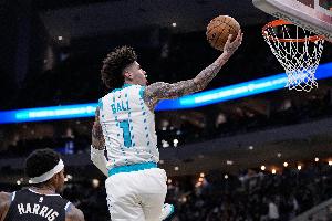 美記：雖然黃蜂不急于交易三球 但他們讓其他隊(duì)感覺愿意聽取報(bào)價(jià)