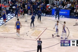 傳射建功！威少助攻克利福德上籃得手 隨后反擊打中轟停掘金