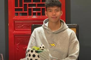 生日快樂(lè)??王鈺棟19歲生日社媒曬照 本賽季30場(chǎng)12球+本土射手王