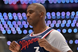 彩虹球衣！保羅效力過(guò)球隊(duì)：黃蜂 快船 火箭 雷霆 太陽(yáng) 勇士 馬刺