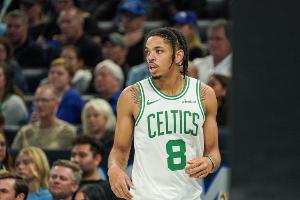 超神了！米諾特次節(jié)上來不到2分鐘 連續(xù)三分+吃餅暴扣砍下12分！