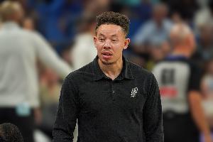 咋回事？馬刺本賽季打太平洋賽區(qū)球隊1勝5負 打其他球隊10勝0負