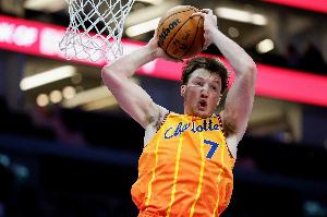 最佳新秀？克尼佩爾7記三分空砍28分6板3助1帽