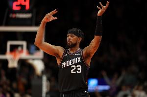 布克：說不準(zhǔn)古德溫對(duì)籃板球有什么秘訣 我和狄龍還討論這事