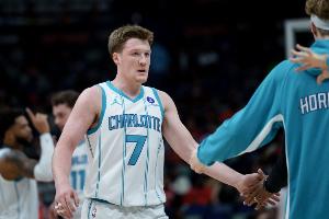 準(zhǔn)得可怕！克尼佩爾再中第6記三分打停老鷹