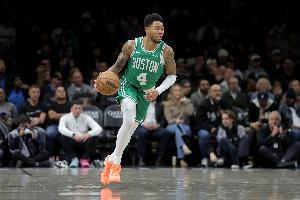 今天神準！安芬尼·西蒙斯半場8中6&三分5中3砍下兩隊最高16分