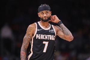 給年輕人上課！亞歷山大·沃克關(guān)鍵切球斷掉克尼佩爾上籃