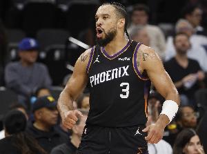 高難度！狄龍對(duì)抗防守 翻身后仰跳投再中一球