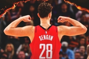 輕松砍下18+5+5！火箭發(fā)布贏球海報(bào)：申京秀肌肉瞬間成為封面