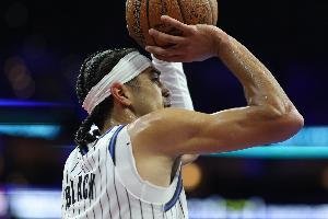 收獲頗豐！魔術(shù)狂勝76人41分 全隊8人得分上雙