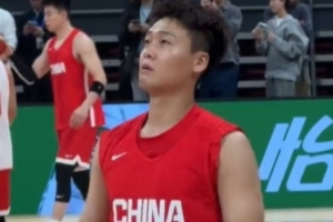 世預(yù)賽即將打響！看中國(guó)男籃隊(duì)長(zhǎng)趙睿的投籃訓(xùn)練