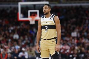 還在進！麥科勒姆連續(xù)胯下迎著防守再中三分球