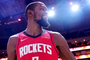 楊毅：杜蘭特的每一步選擇都在減少對(duì)自己要求 最初學(xué)詹姆斯抱團(tuán)