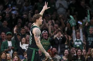 真不容易！謝爾曼最后時(shí)刻接鍋 拆炸彈橫移壓哨三分止血！