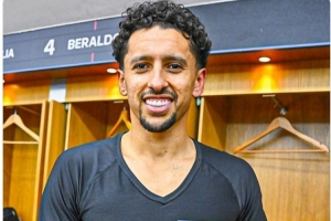 馬爾基尼奧斯達(dá)成巴黎500次出場里程碑，賽后獲頒球隊(duì)紀(jì)念獎?wù)? >
                                        </div>
                                    </div>
                                    <div   id=