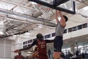 潛力無限！郇斯楠高四季前賽開發(fā)持球機(jī)動(dòng)鋒線打法拿下26分4助