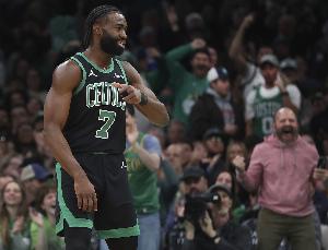 杰倫·布朗：今天的球迷堪稱賽季最佳 我非常喜歡這種氛圍