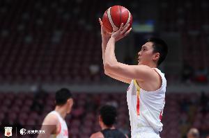 完全啞火！胡明軒運動戰(zhàn)4中0僅靠罰球得到2分 另有1籃板4助攻