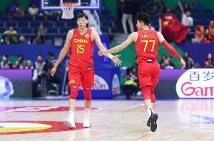 效果一般！張鎮(zhèn)麟半場(chǎng)6中2&三分2中0拿到4分2板 正負(fù)值-15