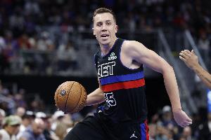 瘋狂打鐵！鄧肯·羅賓遜半場(chǎng)7投1中&三分6中1 得到3分2助3斷