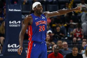 能攻能傳！斯圖爾特內(nèi)傳內(nèi)助杜倫空接暴扣 隨后又命中底角三分