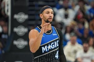 師傅你是做什么工作的？薩格斯上半場(chǎng)9中0&三分6中0僅得2分