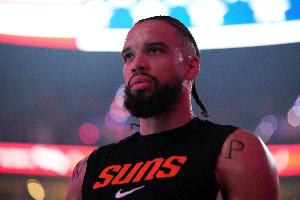 不理想！狄龍18中6拿到19分&三分9中2 有3失誤5犯規(guī)