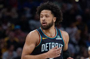 歇一會(huì)被追10分！康寧漢姆首節(jié)5中3&三分3中2砍10+3+2 正負(fù)值+13