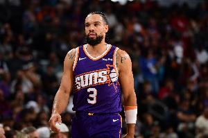 危險的信號！狄龍籃下失位領(lǐng)到個人第五次犯規(guī)