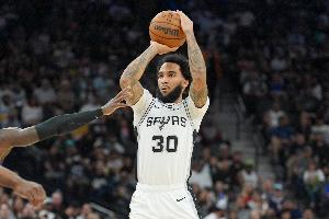 奇兵??！尚帕尼15中6&10罰10中砍下25+10+2+1+2 全場(chǎng)零失誤