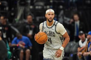 終于發(fā)力！薩格斯干拔三分命中后 搶斷追身三分再進(jìn)！