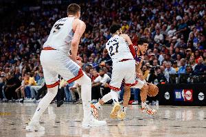 沒(méi)準(zhǔn)備好？太陽(yáng)開(kāi)場(chǎng)6-0打停掘金&狄龍三分被扣 后者3分鐘4次失誤