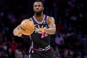 維金斯：活塞能穩(wěn)居東部第一絕非偶然 我們清楚自身實力繼續(xù)提升