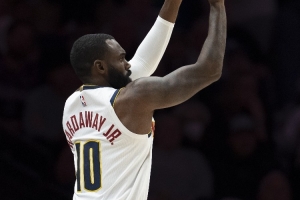 神經(jīng)刀！小哈達(dá)威半場(chǎng)5記三分轟下17分1籃板 次節(jié)獨(dú)得12分