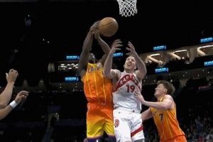 籃板出界裁判吹猛龍球權&黃蜂挑戰(zhàn)再成功 本場雙方4次挑戰(zhàn)皆成功