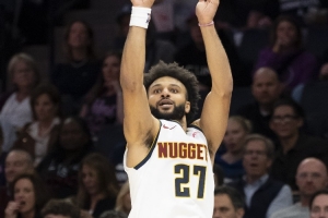 外線火力穩(wěn)定！穆雷18中8&三分10中5 砍下24分3板4助1斷