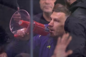 哲科賽后和佛羅倫薩球迷現(xiàn)場交流澄清言論，主帥：此前他被誤解了