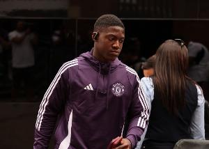 斯基拉：梅努希望獲得更多上場機(jī)會(huì)，那不勒斯仍有意租借這名球員