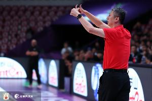 媒體人談中國(guó)男籃半場(chǎng)：沒有斗志的比賽 不如給其他人機(jī)會(huì)試一試