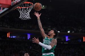 替補(bǔ)手感很熱！安芬尼·西蒙斯半場10中7&三分4中2砍下16分