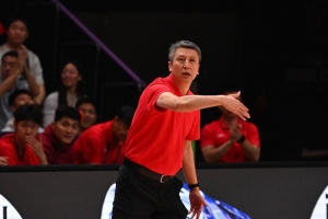 媒體人：中國(guó)男籃剛有好轉(zhuǎn)又被悶頭一棒 有些東西可變變 別太固執(zhí)