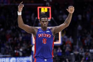 效率挺高！杜倫半場8中6拿到14分5板 罰球3中2