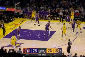 ??這也太嚇人了！東契奇左右開弓連轟倆三分 首節(jié)已獨砍18分！