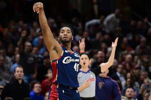 火力全開(kāi)！米切爾27中16砍下43分9板6助 罰球9中7