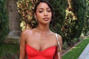 ??性感火辣！朗佐·鮑爾女友觀戰(zhàn)湖人 秀出迷人身材